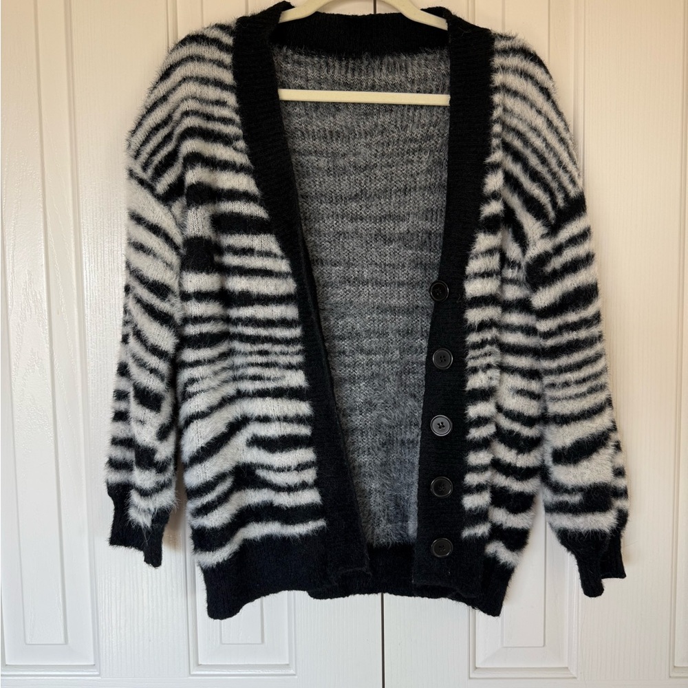 Chic Zebra Striped Women's Cardigan